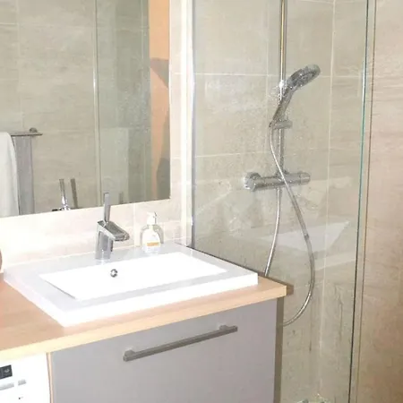 Climatise 2 Pieces Avec Terrasse Et Jardin A - Fr-1-780-59 Sainte-Maxime