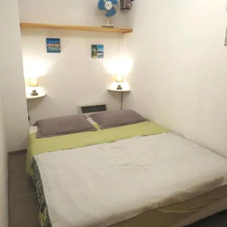 Climatise 2 Pieces Avec Terrasse Et Jardin A - Fr-1-780-59 * Sainte-Maxime